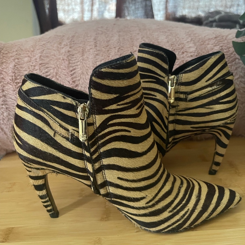 Heel boots animal print
